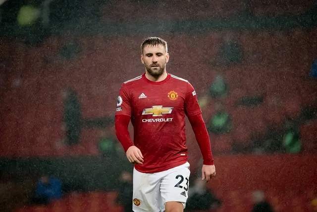  英超黑马逆袭榜首，传统豪强面临严峻挑战