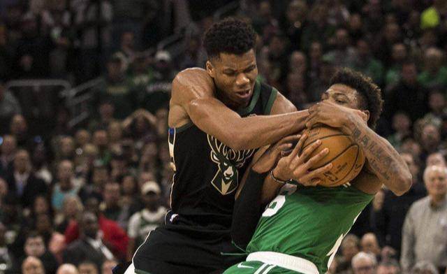  字母哥暴扣统治内线，雄鹿轻取魔术获连胜