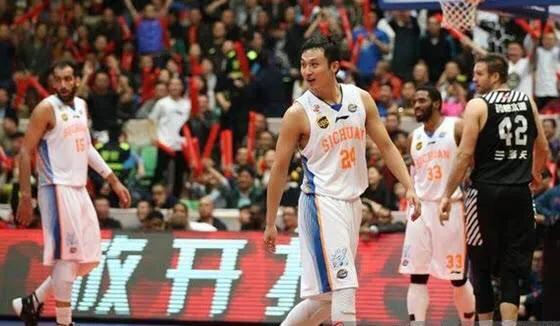  广东宏远快攻如潮大胜四川金强男篮