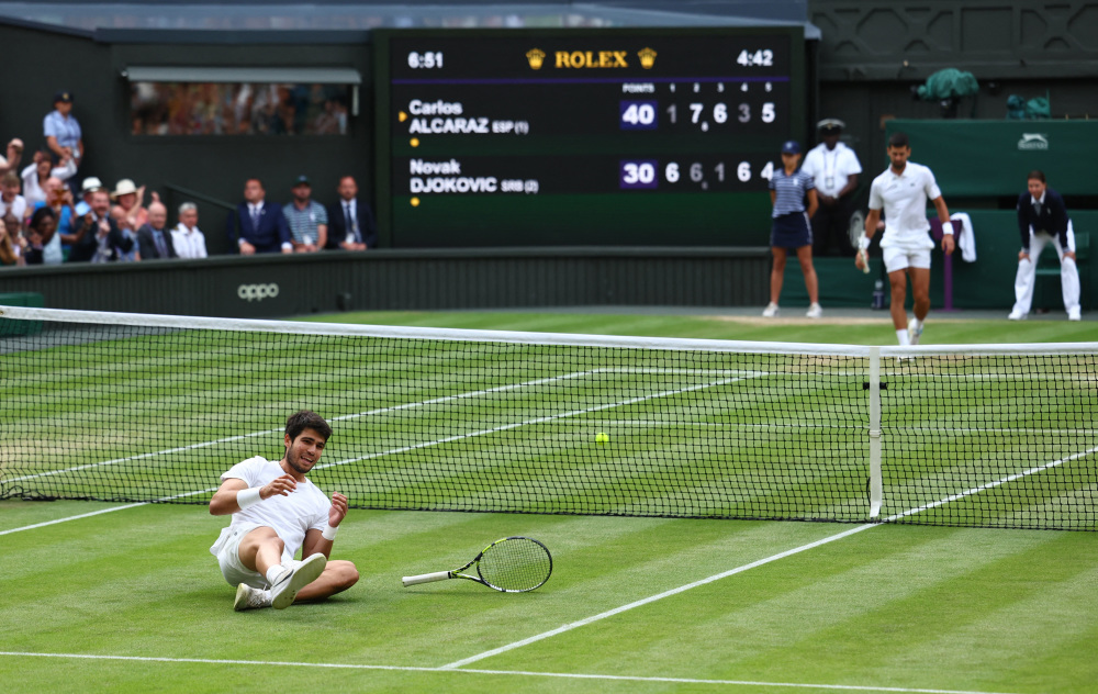  温网决赛巅峰对决，阿尔卡拉斯险胜夺冠