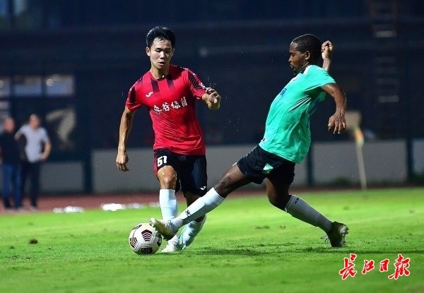  门将神勇发挥，力保球门不失夺胜