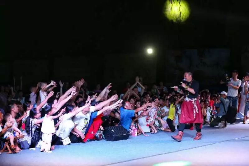  扣篮大赛激情上演，空中飞人争夺桂冠