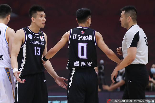  CBA焦点战上演精彩攻防对决