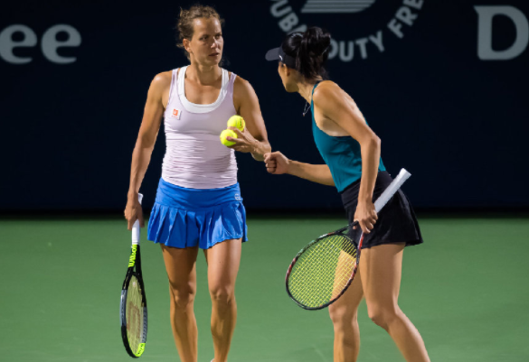  克雷吉茨科娃双打配合精妙，澳网女双搭档捧杯